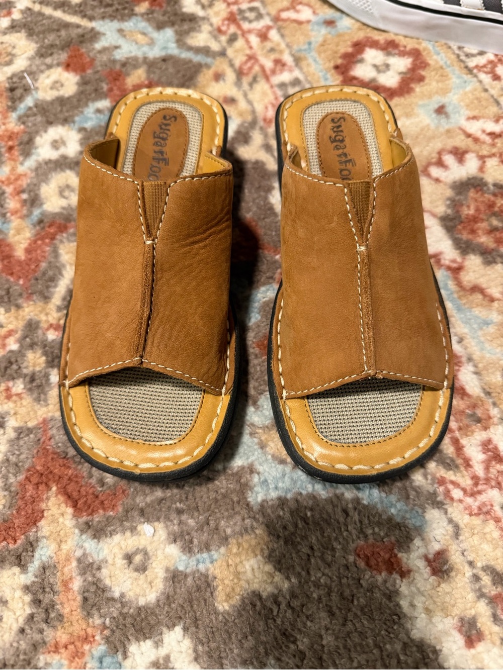 4/$20 💫  Sugarfoot Tan Leather Slide Sandals with Black Soles